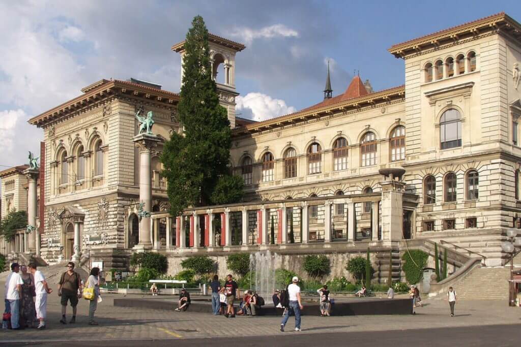 Universidade de Lausanne oferece bolsas para mestrado na Suíça