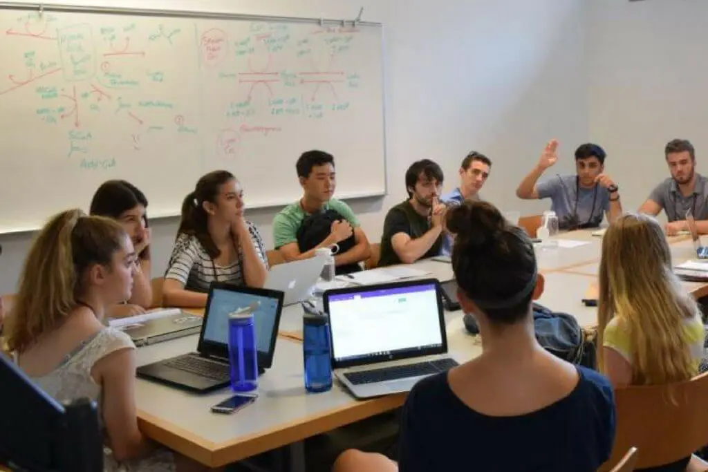 Curso de verão em Yale oferece bolsa para estudantes do Ensino Médio