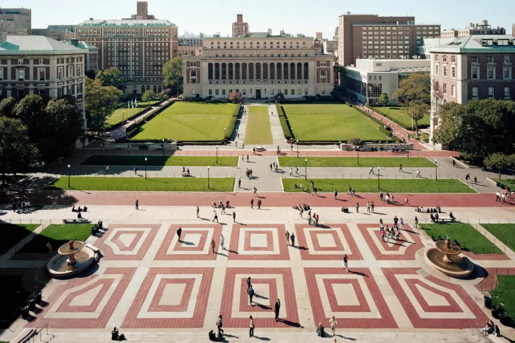 Curso de liderança de Columbia oferece bolsas para gestores públicos brasileiros