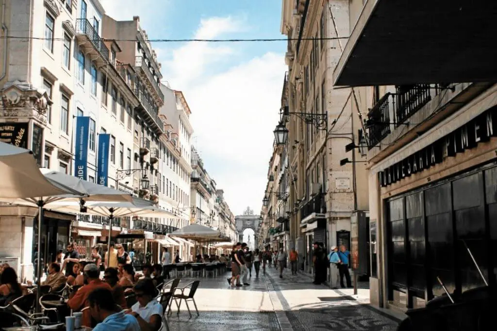 Por que falar português nem sempre é suficiente para estudar em Portugal