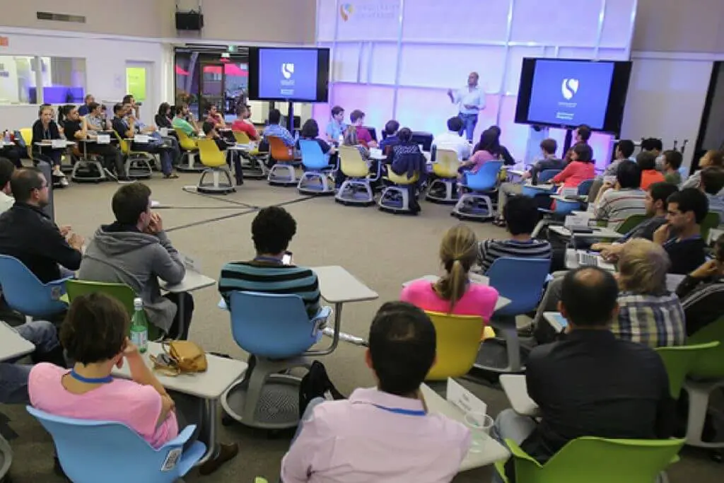 Conheça a Singularity University, a universidade sediada em uma base da NASA