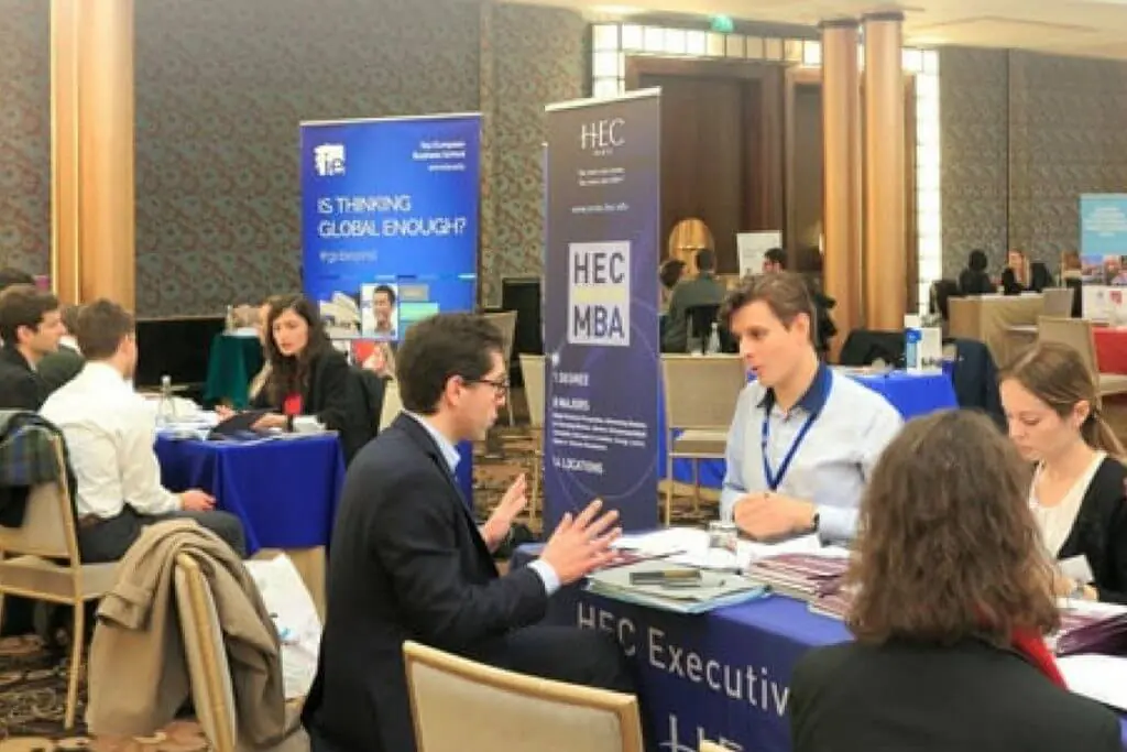 Feiras gratuitas de MBA e Mestrado têm conversas individuais com universidades