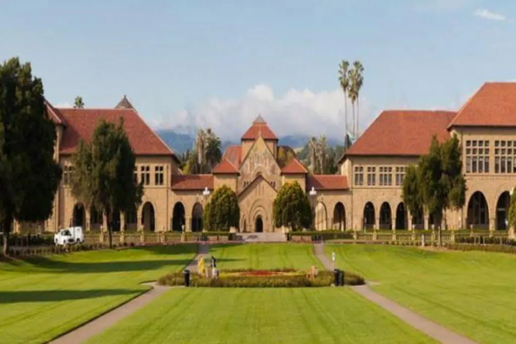 #5 Universidade Stanford