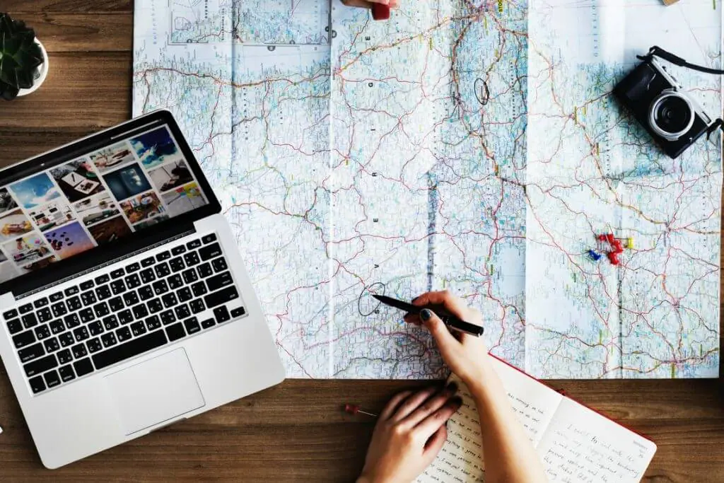 Programa seleciona jovens para viajar pelo mundo e realizar trabalhos sociais