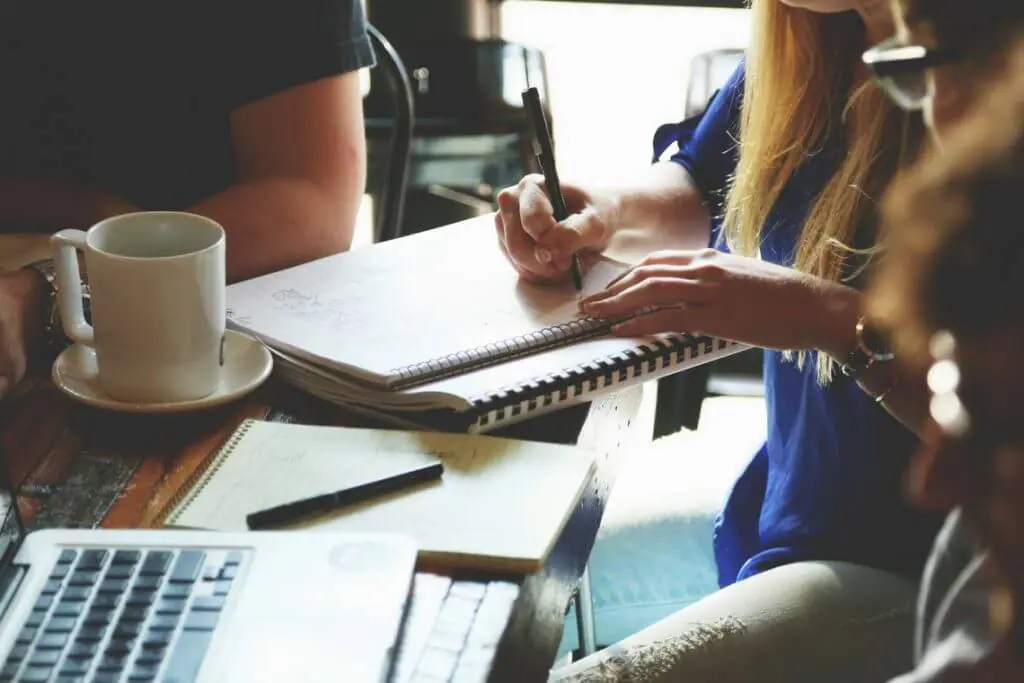 Como estudar para cada seção do TOEFL com materiais gratuitos e online