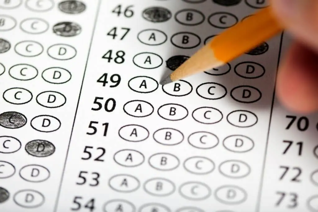 Conhece as provas necessárias para estudar fora do país? Assista ao vídeo!
