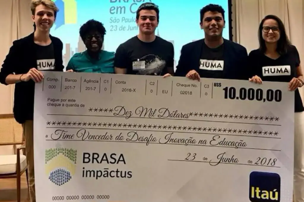 Membros do time da Huma, iniciativa vencedora do Desafio Inovação na Educação, da BRASA Impactus.