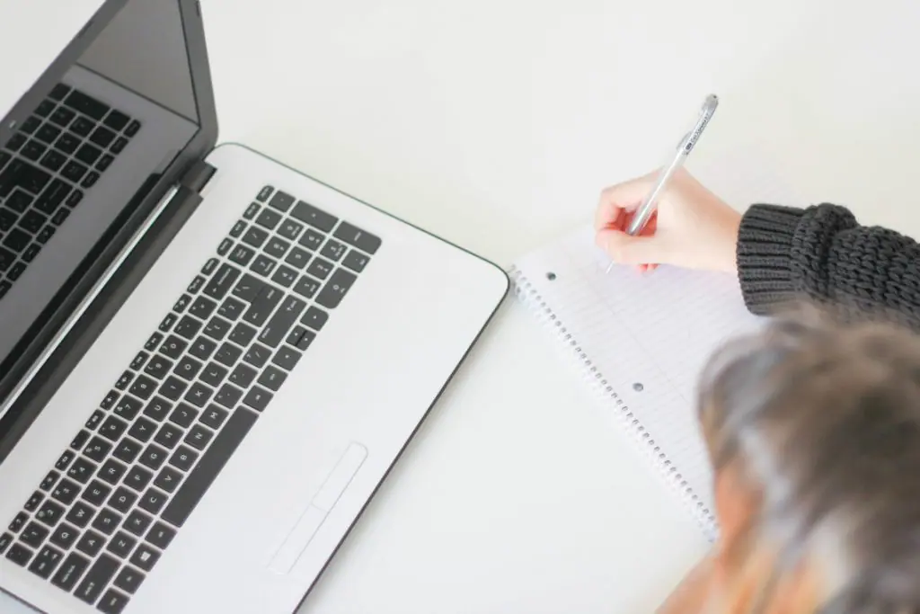 Saiba como escolher as experiências certas para escrever seu essay