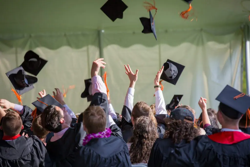 Para que serve a universidade? Entenda a importância do ensino, da pesquisa e da extensão