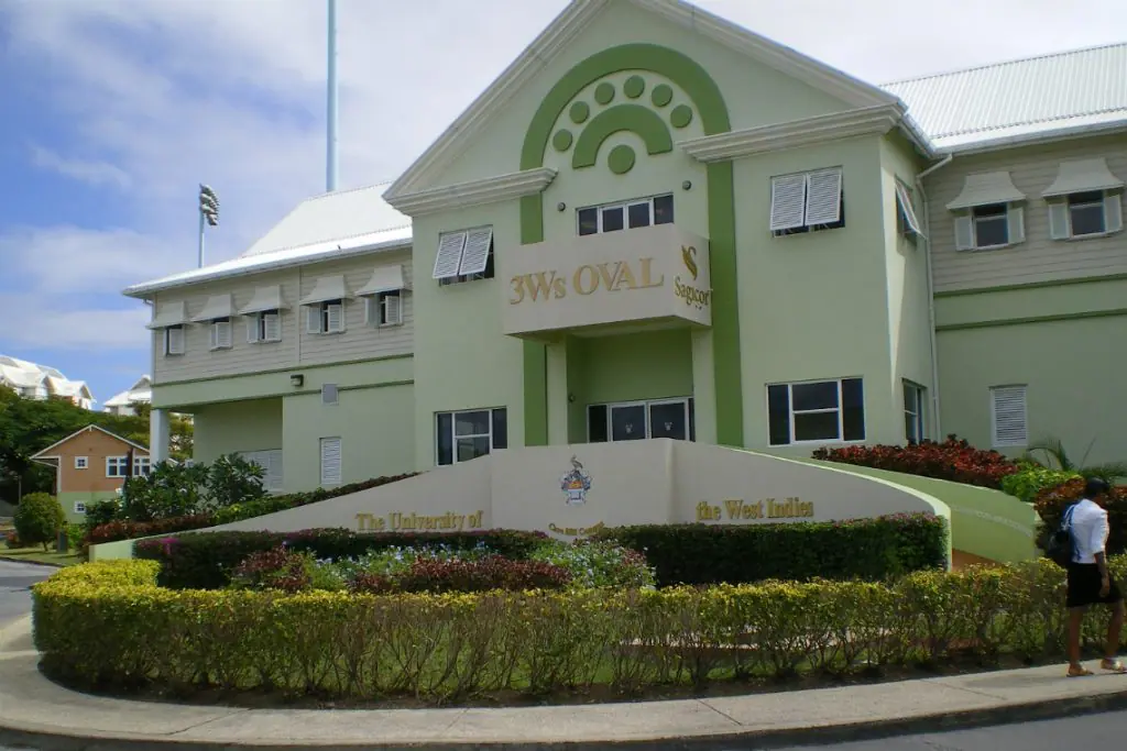 Universidade das Índias Ocidentais tem bolsas para graduação e pós-graduação no Caribe