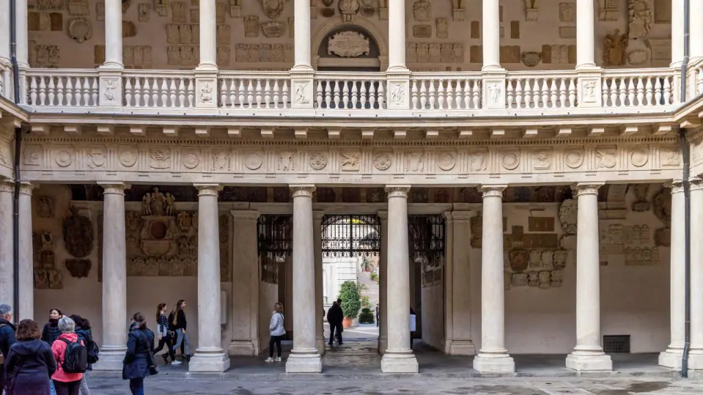 Bolsas de graduação e mestrado na Itália, em universidade de quase 800 anos