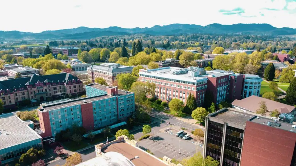 Matrículas de estrangeiros em universidades dos EUA despencaram em 2020